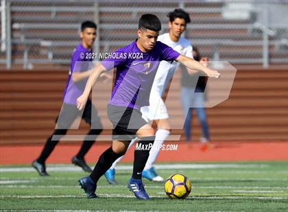 Thumbnail 3 in Warren vs. Lynwood photogallery.