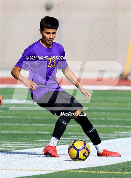 Thumbnail 3 in Warren vs. Lynwood photogallery.
