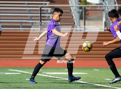Thumbnail 2 in Warren vs. Lynwood photogallery.