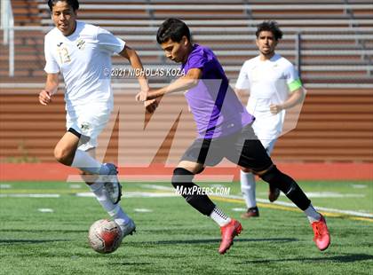 Thumbnail 2 in Warren vs. Lynwood photogallery.