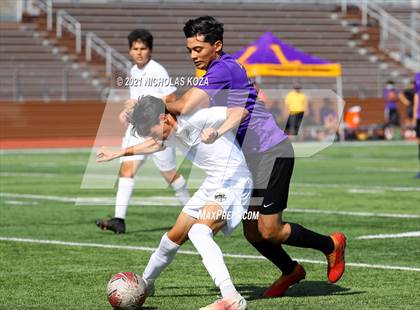 Thumbnail 2 in Warren vs. Lynwood photogallery.