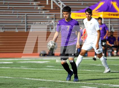 Thumbnail 3 in Warren vs. Lynwood photogallery.