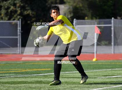 Thumbnail 2 in Warren vs. Lynwood photogallery.