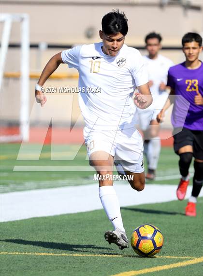 Thumbnail 2 in Warren vs. Lynwood photogallery.