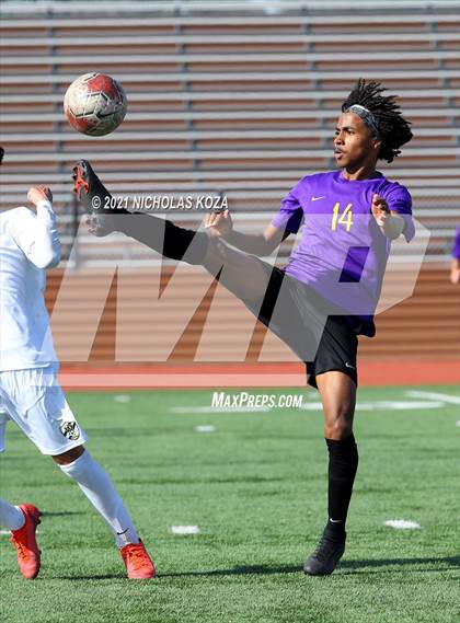 Thumbnail 3 in Warren vs. Lynwood photogallery.