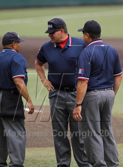 Thumbnail 3 in Seaman vs Shawnee Heights (KSHSAA 5A Semifinal) photogallery.