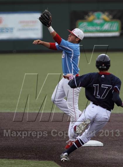 Thumbnail 3 in Seaman vs Shawnee Heights (KSHSAA 5A Semifinal) photogallery.