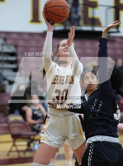 Thumbnail 3 in Wellington School vs Berne Union (OHSAA D4 Sectional Playoff) photogallery.