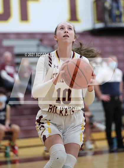 Thumbnail 2 in Wellington School vs Berne Union (OHSAA D4 Sectional Playoff) photogallery.