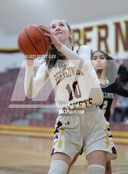 Thumbnail 1 in Wellington School vs Berne Union (OHSAA D4 Sectional Playoff) photogallery.