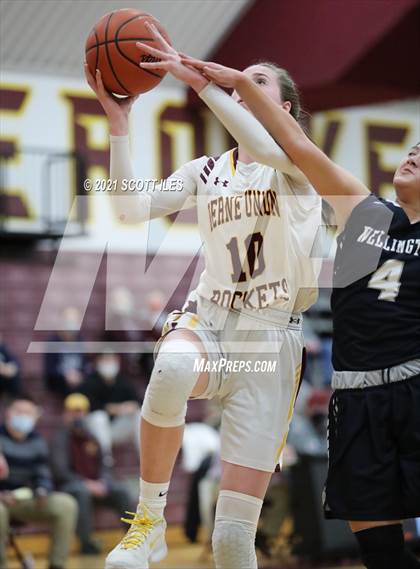 Thumbnail 1 in Wellington School vs Berne Union (OHSAA D4 Sectional Playoff) photogallery.