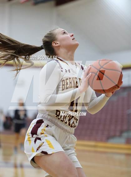 Thumbnail 1 in Wellington School vs Berne Union (OHSAA D4 Sectional Playoff) photogallery.