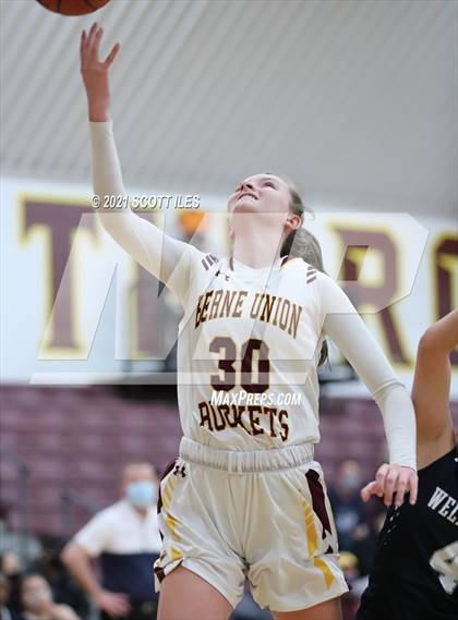 Thumbnail 2 in Wellington School vs Berne Union (OHSAA D4 Sectional Playoff) photogallery.