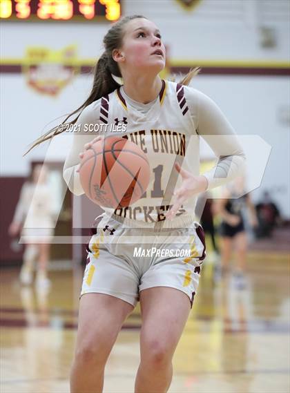 Thumbnail 1 in Wellington School vs Berne Union (OHSAA D4 Sectional Playoff) photogallery.