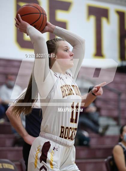 Thumbnail 2 in Wellington School vs Berne Union (OHSAA D4 Sectional Playoff) photogallery.