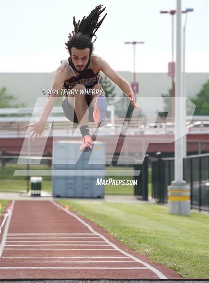 Thumbnail 1 in West Seneca East @ Cheektowaga Central photogallery.