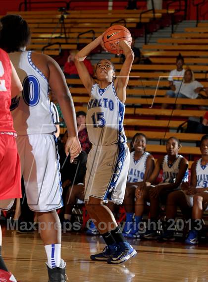 Thumbnail 1 in Orange Lutheran vs. Rialto (Nike Extravaganza) photogallery.