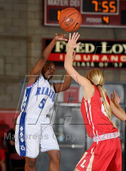 Thumbnail 2 in Orange Lutheran vs. Rialto (Nike Extravaganza) photogallery.
