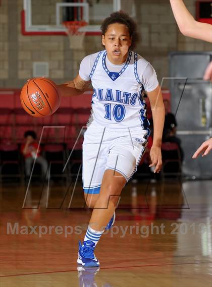 Thumbnail 3 in Orange Lutheran vs. Rialto (Nike Extravaganza) photogallery.