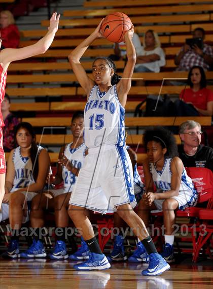 Thumbnail 3 in Orange Lutheran vs. Rialto (Nike Extravaganza) photogallery.