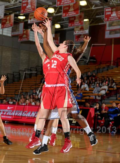 Thumbnail 3 in Orange Lutheran vs. Rialto (Nike Extravaganza) photogallery.