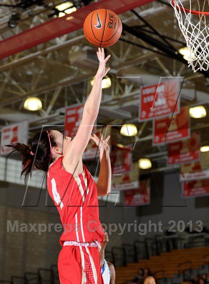 Thumbnail 2 in Orange Lutheran vs. Rialto (Nike Extravaganza) photogallery.