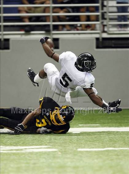 Thumbnail 3 in Steele vs. East Central (Texas Football Classic) photogallery.