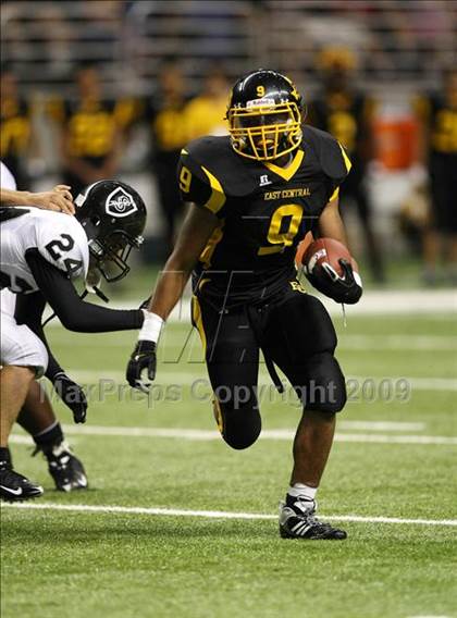 Thumbnail 3 in Steele vs. East Central (Texas Football Classic) photogallery.