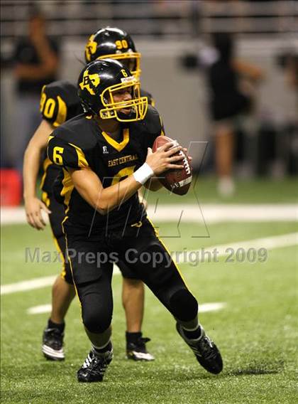 Thumbnail 3 in Steele vs. East Central (Texas Football Classic) photogallery.