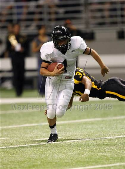 Thumbnail 1 in Steele vs. East Central (Texas Football Classic) photogallery.
