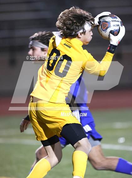 Thumbnail 2 in Regis Jesuit @ Grandview (CHSAA 5A 1st Round Playoff) photogallery.