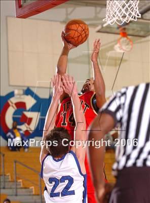 Thumbnail 2 in Jesuit vs. Davis  (Les Schwab Shootout) photogallery.