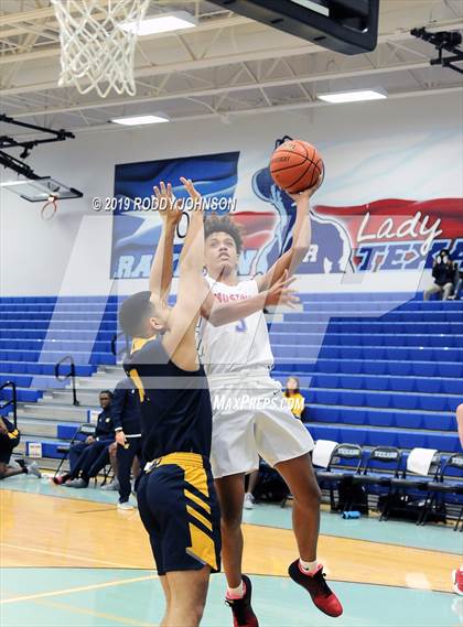 Thumbnail 1 in Grapevine vs. Nimitz (McDonald's Texas Invitational) photogallery.