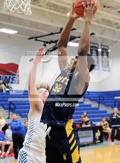 Thumbnail 3 in Grapevine vs. Nimitz (McDonald's Texas Invitational) photogallery.