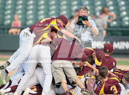 Thumbnail 3 in Deer Park vs. Reagan (UIL 6A Final) photogallery.