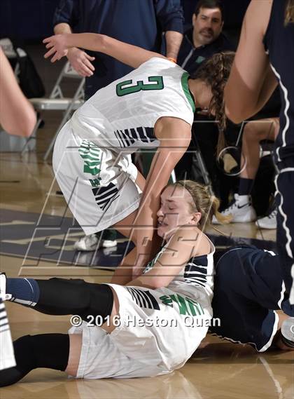 Thumbnail 3 in Marymount vs. Woodinville (MaxPreps Holiday Classic) photogallery.