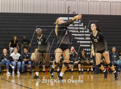 Thumbnail 2 in The Colony @ Creekview photogallery.