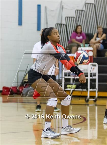 Thumbnail 1 in The Colony @ Creekview photogallery.