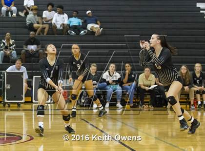 Thumbnail 2 in The Colony @ Creekview photogallery.