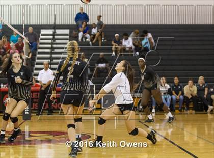 Thumbnail 2 in The Colony @ Creekview photogallery.