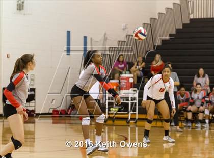 Thumbnail 2 in The Colony @ Creekview photogallery.
