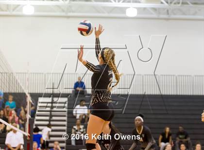 Thumbnail 1 in The Colony @ Creekview photogallery.