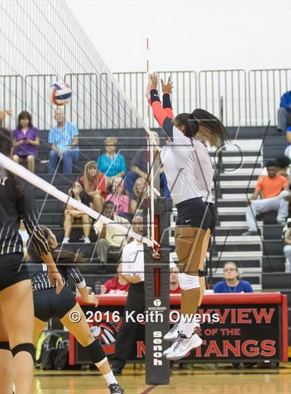 Thumbnail 2 in The Colony @ Creekview photogallery.