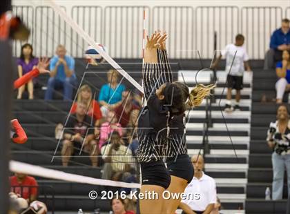 Thumbnail 2 in The Colony @ Creekview photogallery.