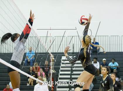 Thumbnail 1 in The Colony @ Creekview photogallery.