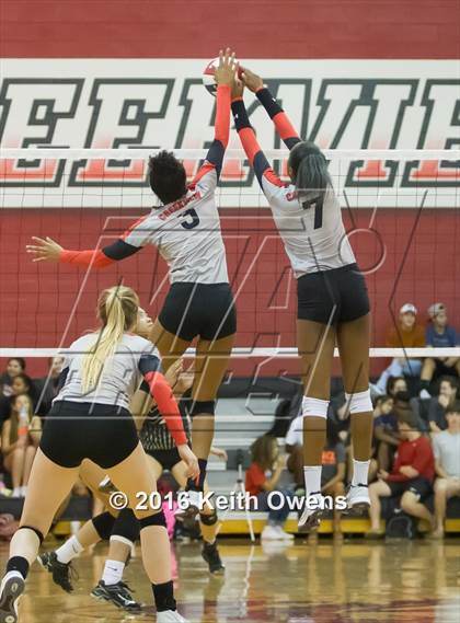 Thumbnail 2 in The Colony @ Creekview photogallery.