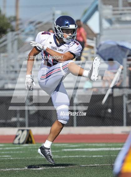 Thumbnail 3 in Valencia vs. Yorba Linda photogallery.