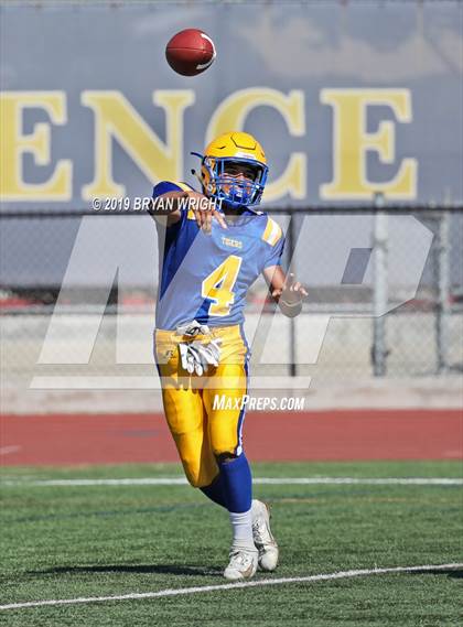 Thumbnail 1 in Valencia vs. Yorba Linda photogallery.