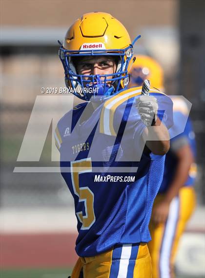 Thumbnail 3 in Valencia vs. Yorba Linda photogallery.