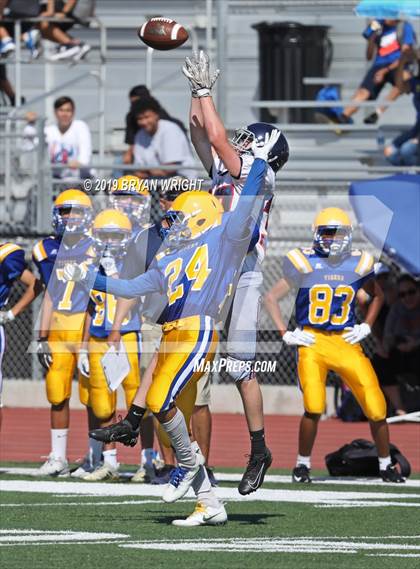 Thumbnail 3 in Valencia vs. Yorba Linda photogallery.